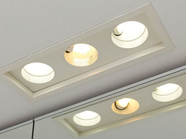 Bathing-wash room.  [Beautiful Light] Makeup illumination considered optimal light.  ※ Different shape depending on the type.