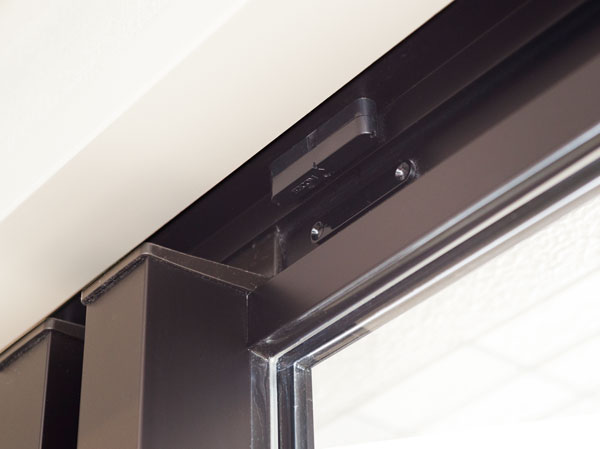 Security.  [Security sensors] To the entrance door and windows of all dwelling unit (except for some) was set up crime prevention sensor. Upon sensing abnormality in the sensor working, As "Secom" "L.O.G (Lions ・ online ・ Guard) will be automatically reported to the System Center ".