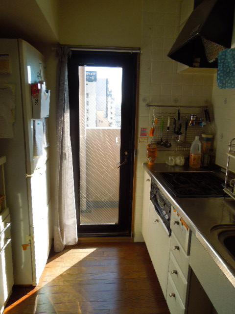 Kitchen. Possible out on the balcony ・ Kitchen (12 May 2013) Shooting