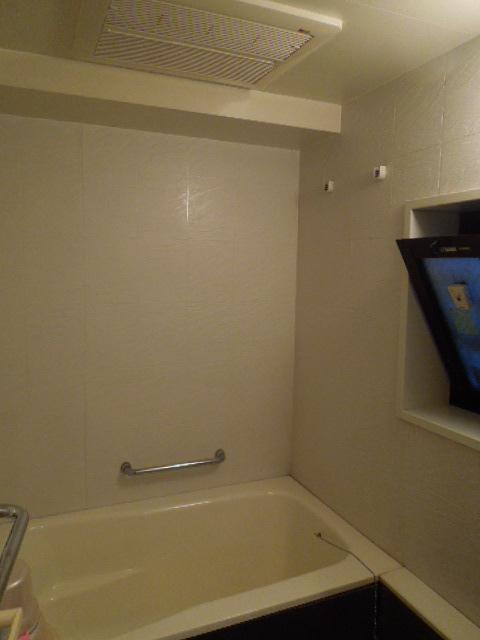 Bathroom. A window bathroom (12 May 2013) Shooting