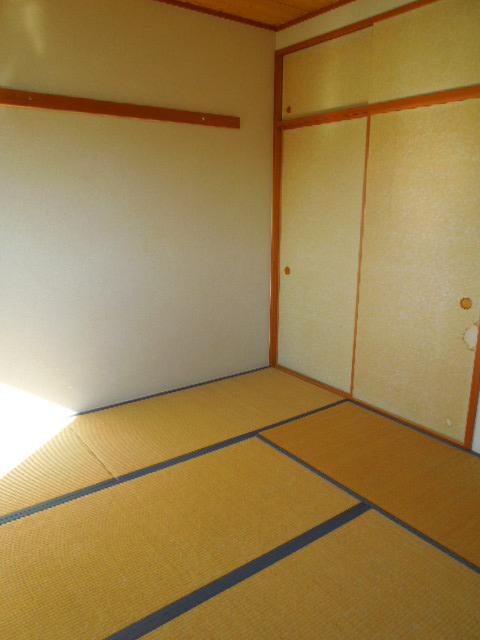 Non-living room. Japanese-style room ・ About 6 Pledge (December 2013) Shooting