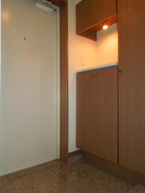 Entrance. Entrance (December 2013) Shooting