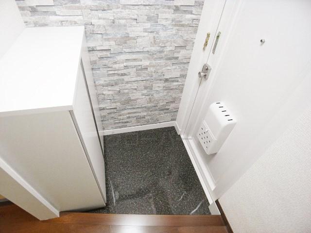 Entrance. Entrance ・ Shoe box