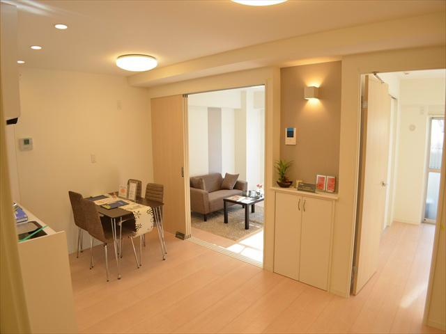 Living. Fashionable niche with counter