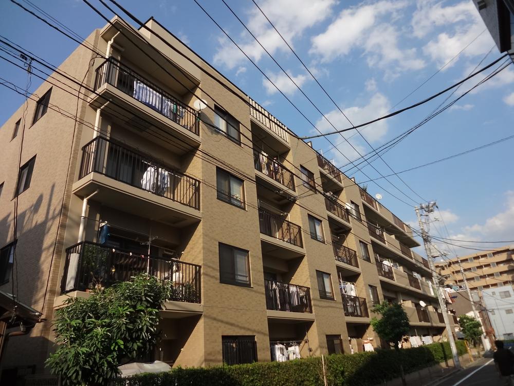 Local appearance photo. Local (10 May 2013) Shooting