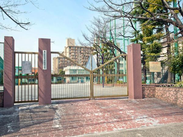 Junior high school. 590m up to junior high school