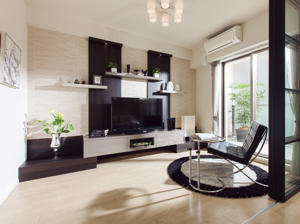 Interior.  [Western-style (3)] living ・ South-facing Western-style adjacent to the dining, It was also available sliding door plan that can respond to the future of a variety of lifestyle and family. It becomes an independent room and close the sliding door, Living if Akehanate ・ You can enjoy dining and a large space of human More.