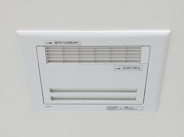 Bathing-wash room.  [Bathroom ventilation heating dryer] Suppressing the occurrence of mold in the ventilation function, Winter heating function, Summer is using the cool breeze function, Put in a pleasant bath. It is also useful for drying laundry on a rainy day.