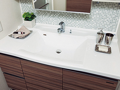 Bathing-wash room.  [Bowl-integrated basin counter] Adopt a bowl-integrated basin counter seamless processing seamless. Beautifully to look, It is easy to clean.