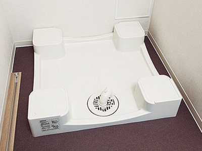 Bathing-wash room.  [Foot high waterproof bread] The four corners of waterproof Pan Shi-up umbrella, High set up a washing machine. You can also easily cleaned, such as dust and hair to be worried about the bottom of the washing machine.