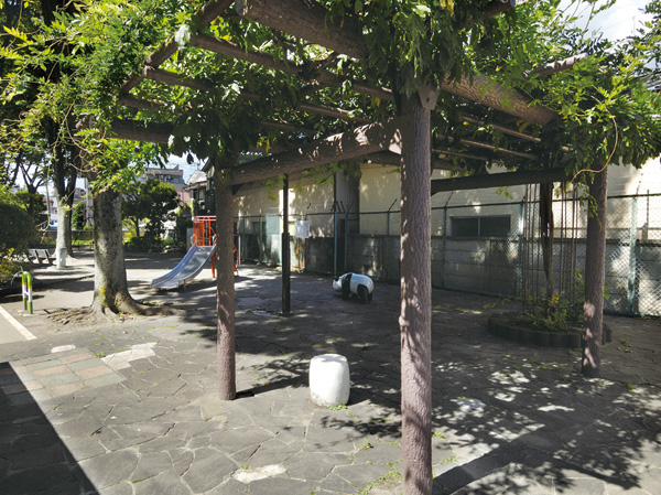 Surrounding environment. Ukima center children amusement (walk 11 minutes / About 850m)