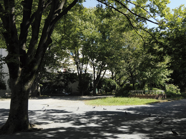 Surrounding environment. Ukima chome green space (a 15-minute walk / About 1160m)