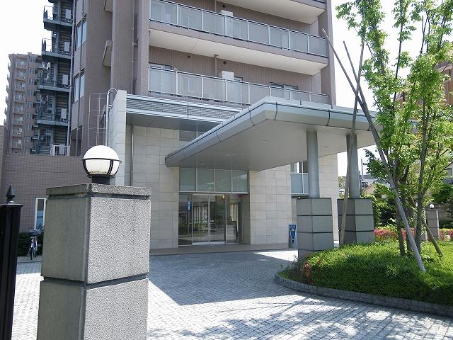 Entrance. Common areas