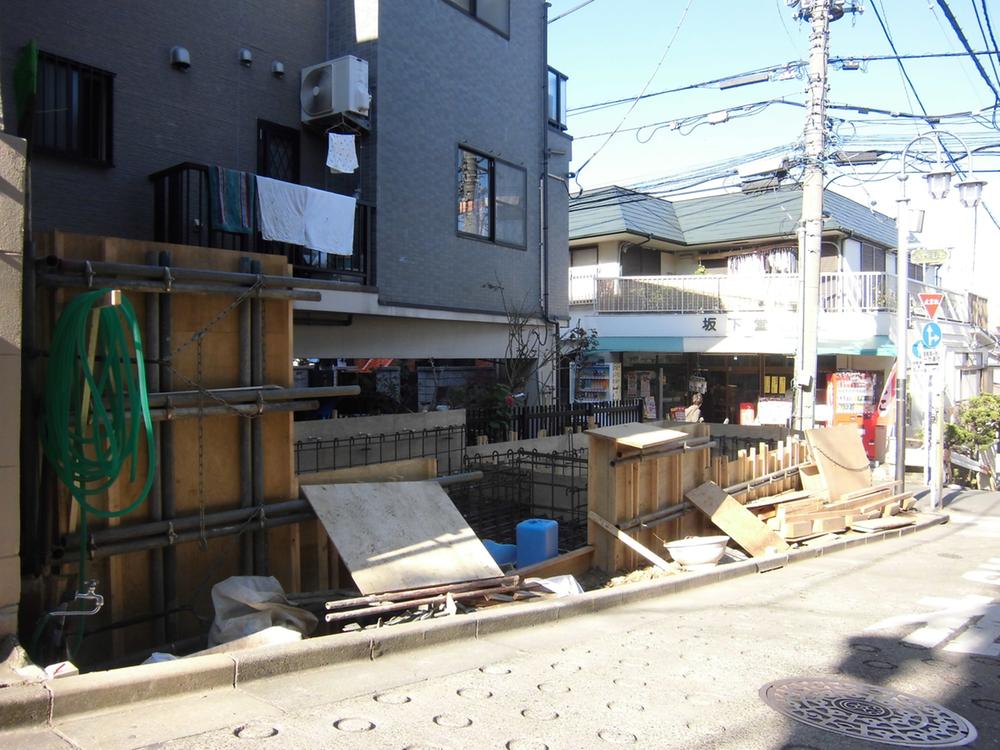 Local photos, including front road. Shooting from southeast 2013.12