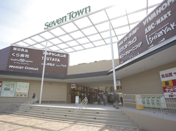 Surrounding environment. Seven Town Azusawa (about 1170m / A 15-minute walk)