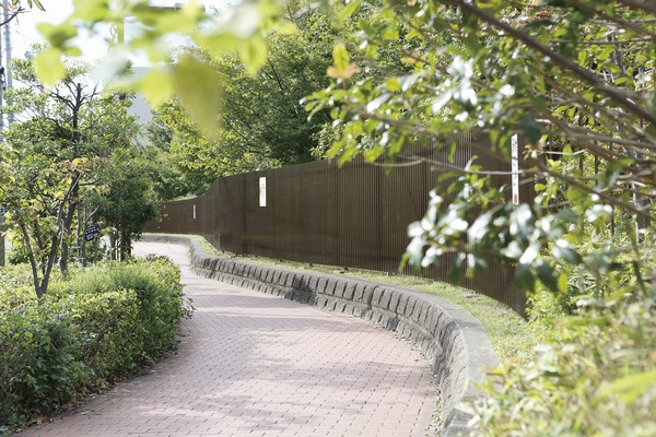 Interior. Walkable flat approach from the train station. Followed by beautifully landscaped green road