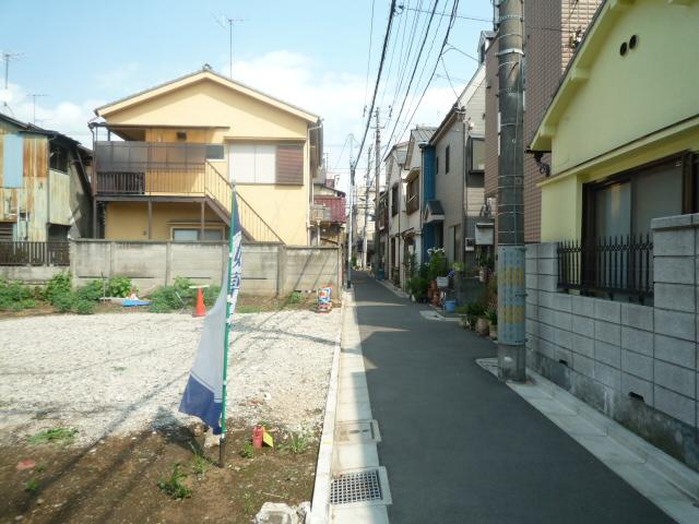 Local photos, including front road. Local (July 2013) Shooting