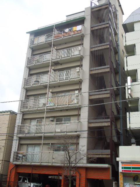 Local appearance photo. Local (12 May 2013) Shooting