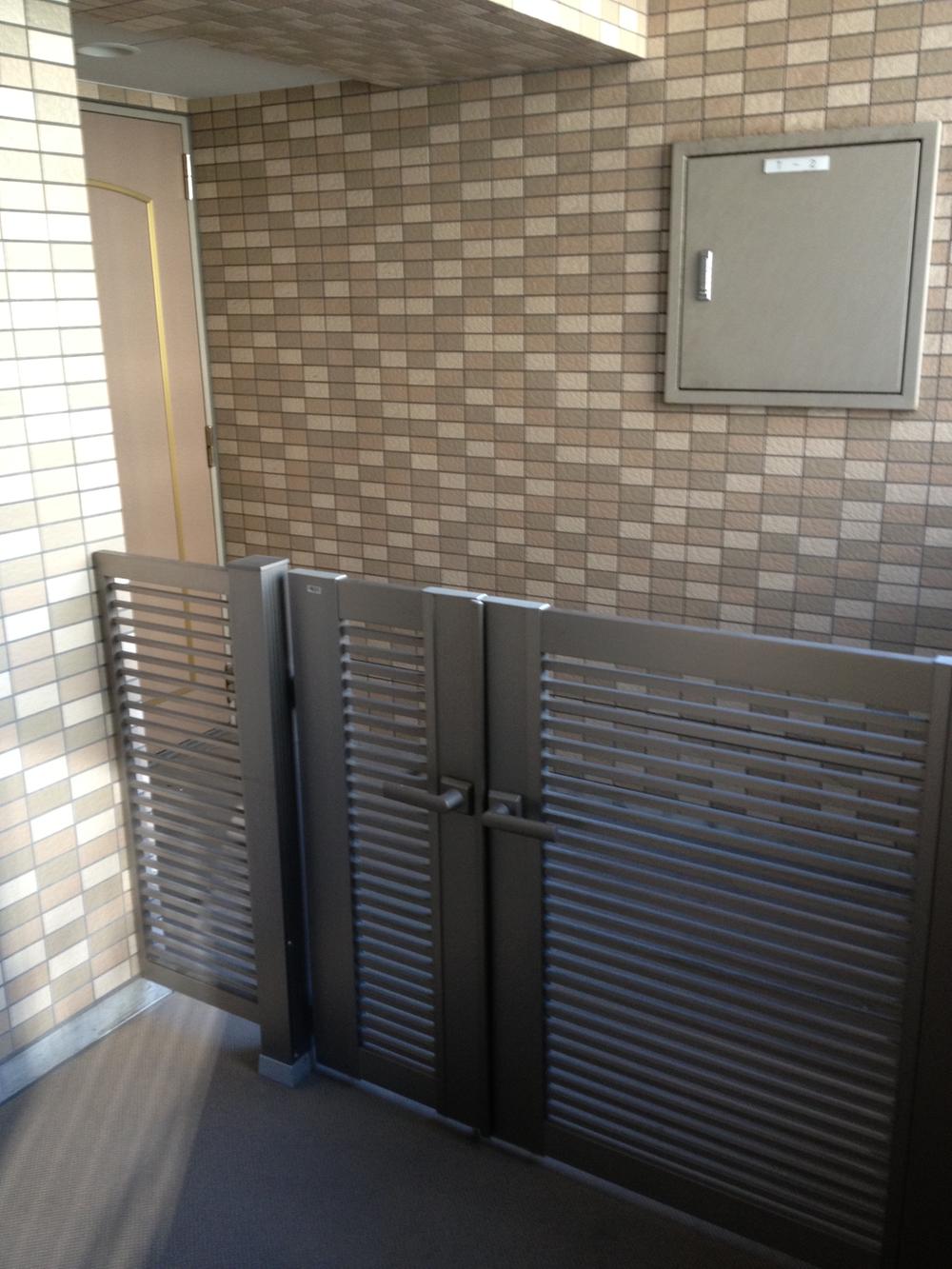 Entrance. Local (12 May 2013) Shooting