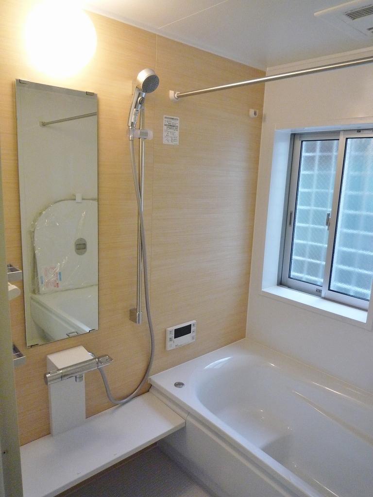 Bathroom. Indoor (12 May 2013) Shooting