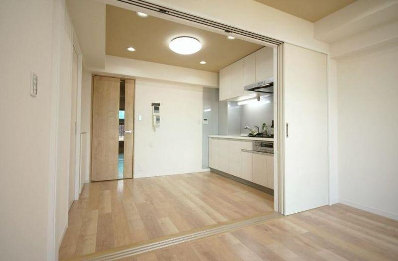 Living. Come please visit