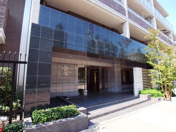 Entrance. Common areas