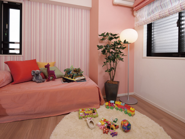 Interior.  [Western-style (2)] There is a window on two sides, Bright Western-style (2). High independence, Can is likely to concentrate on the study. (Building in the model room ・ A type ※ Local 11th floor in the January 2013 shooting)