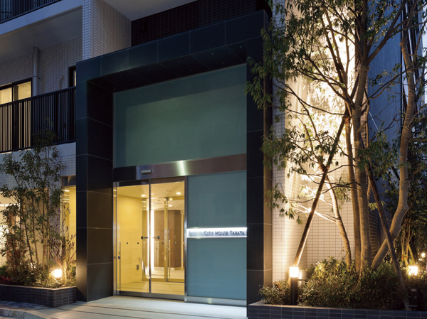 Shared facilities.  [entrance] Decor design, such as the gate, Stately entrance (2013 February shooting). The auto-lock system adopted in the two locations of the wind removal chamber and the first floor elevator hall, Check the visitor in two stages.