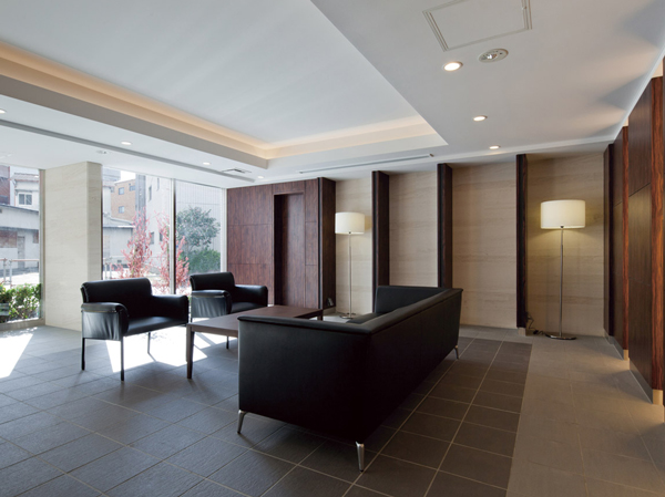 Buildings and facilities. Quality and realism natural stone and tile, Design wall of wood tone, Entrance Hall which arranged the fold on the ceiling, etc. (2013 February shooting). Also it offers a convenient lounge space in the corresponding and meeting guest.