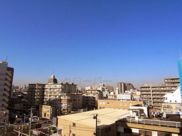 Other common areas. Sharing unit View from the corridor