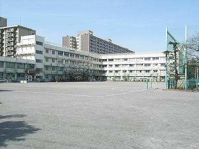 Junior high school. 919m to the North Ward Horifune Junior High School
