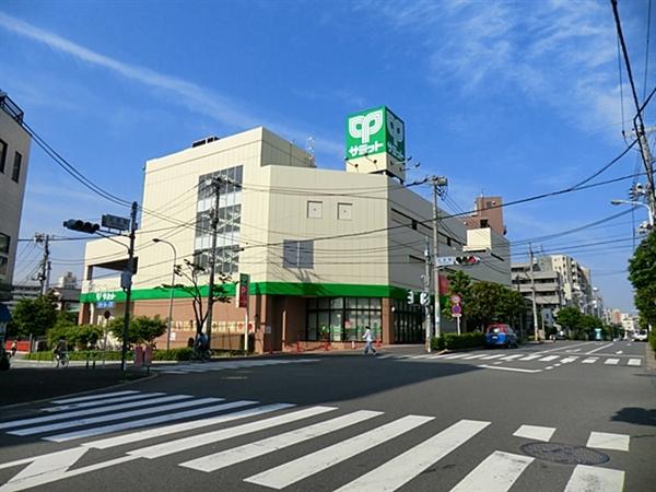 Supermarket. 616m until the Summit store Takinogawa autumn leaves Bridge shop