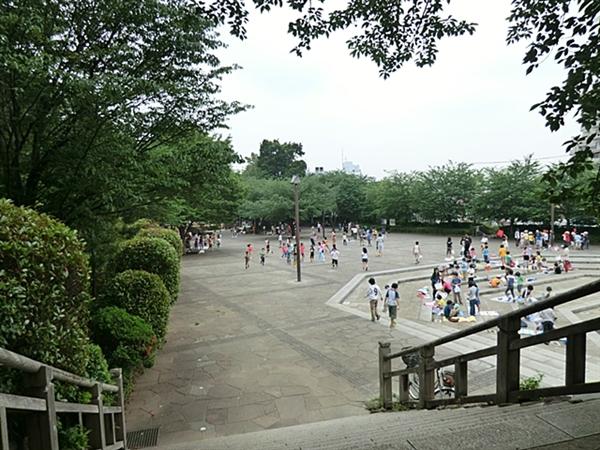 park. 865m until Asukayama park