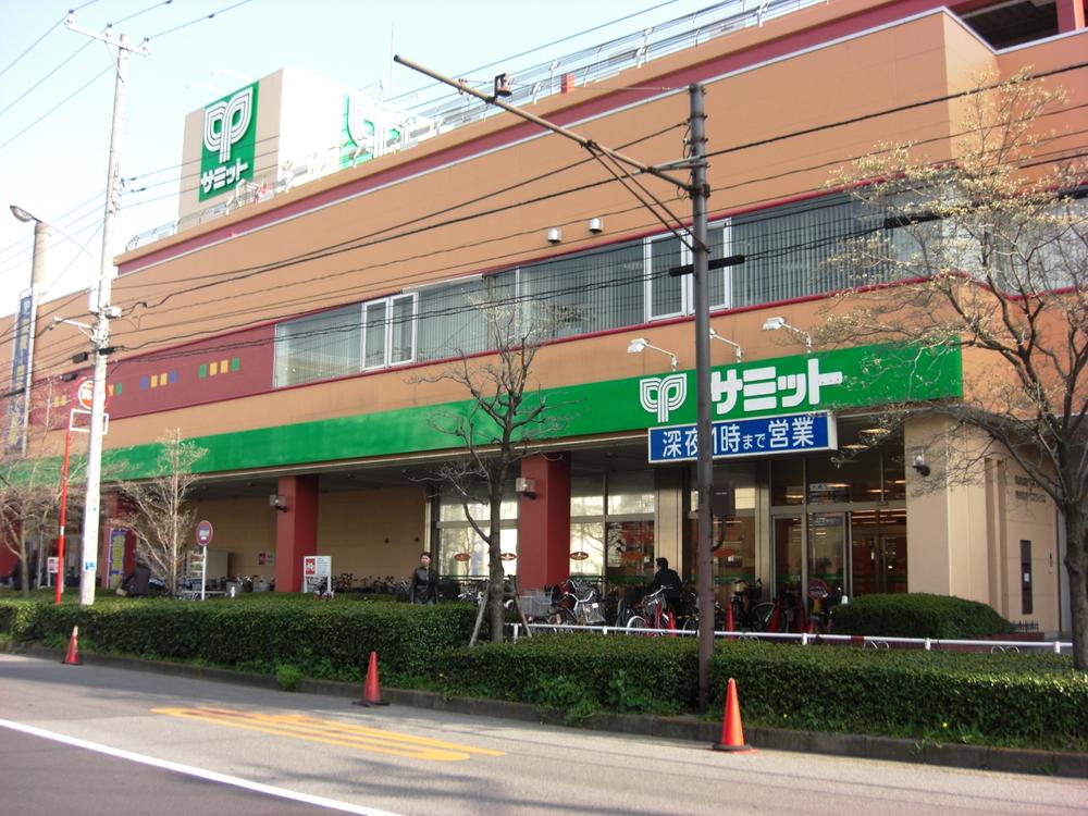 Supermarket. 862m until the Summit store prince shop