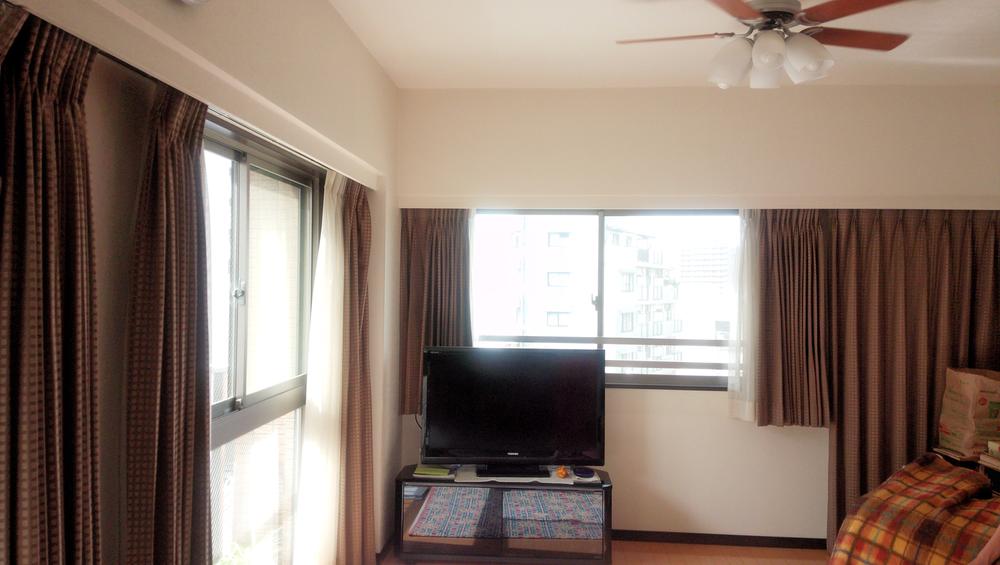 Living. Living-dining (September 2013) Shooting n not come with furniture, etc..