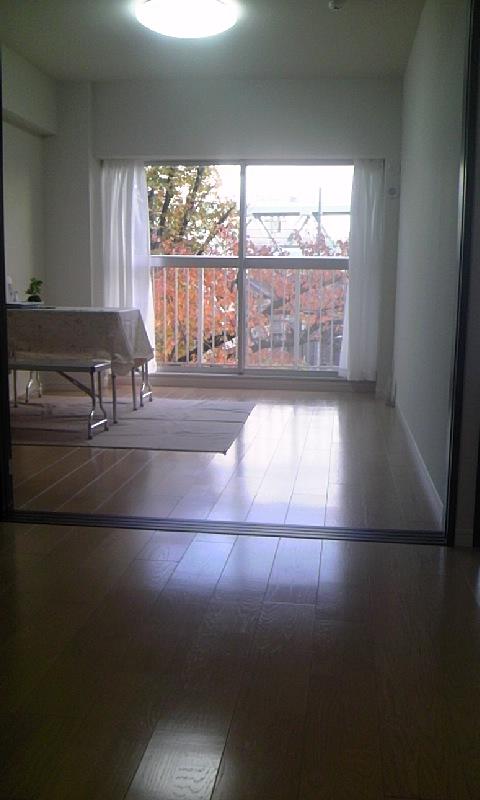 Living. Living and Western (11 May 2013) Shooting