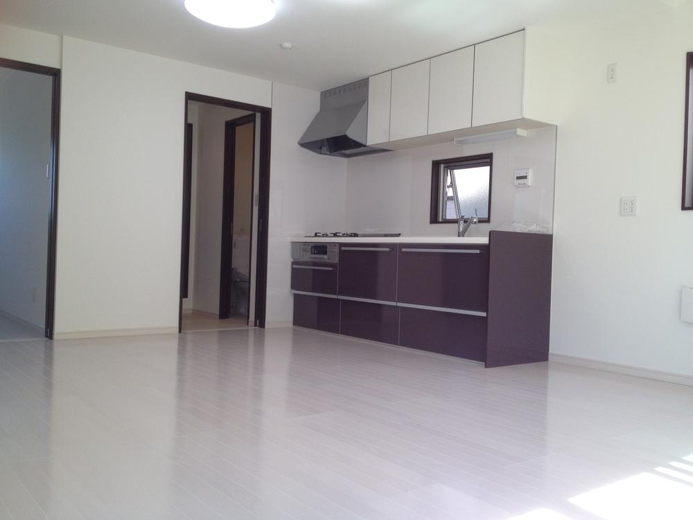 Living.  ■ You can see the cleanliness full of space in which the white tones ■