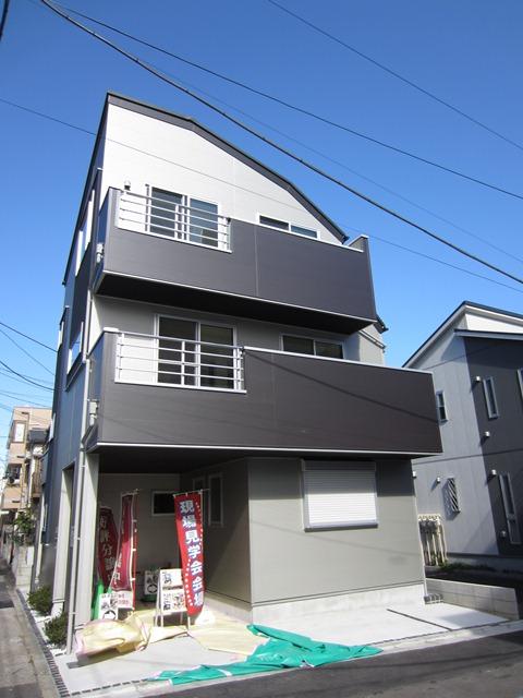 Building plan example (exterior photos). Same specification example