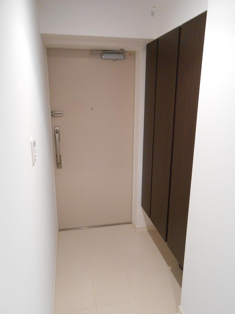 Entrance. Local (11 May 2013) Shooting