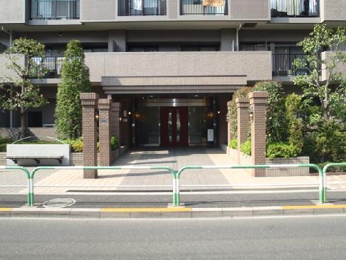 Entrance. Common areas