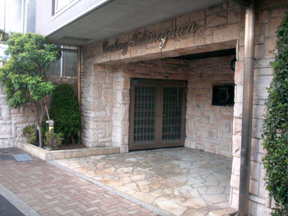 Entrance. Entrance (11 May 2013) Shooting