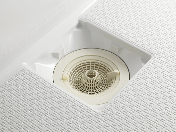 Bathing-wash room.  [Raku poi hair catcher] Catch easily accumulate hair in the drainage ditch to induce in the center of the cone-shaped. In difficult tangled structure, You can throw away smoothly.