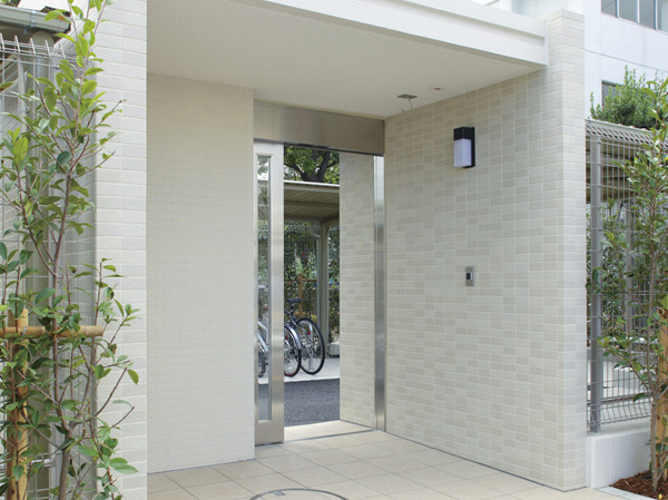 Security.  [Bicycle auto gate] The auto-gate was installed in the parking lot entrance, Was consideration to safety and security. (Same specifications)