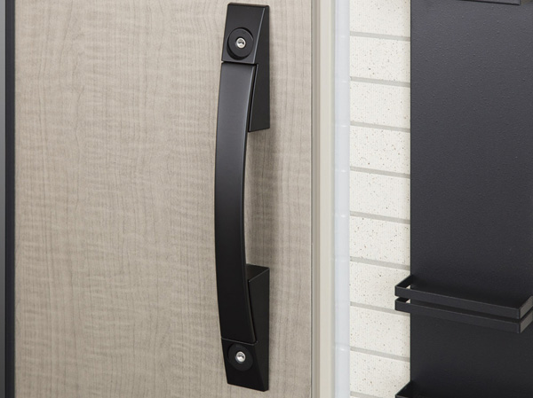 Security.  [Double lock the front door] Entrance door, Adopt a double-lock system with two of the keyhole. And demonstrate a high level of security function. (Same specifications)