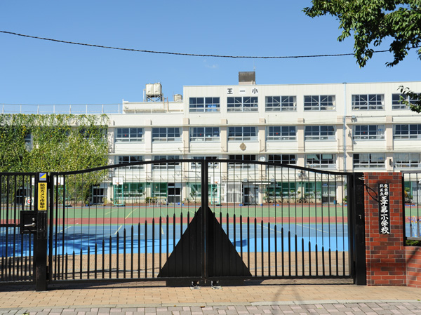Surrounding environment. Municipal prince first elementary school (about 340m, A 5-minute walk)