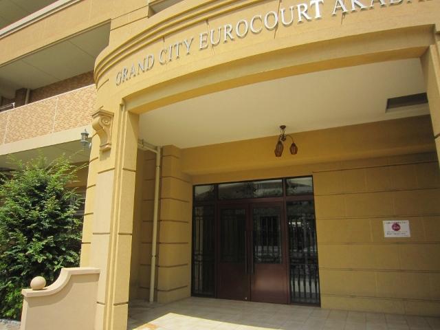 Entrance. Of gently elegant entrance