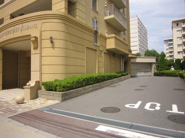 Other common areas. Installing a remote control shutter gate in the parking lot entrance
