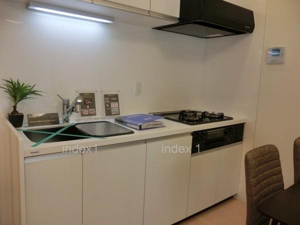 Kitchen. Hakadori you dishes in the 3-burner stove!