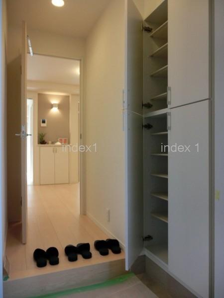 Entrance. It is human sensor corresponding ☆