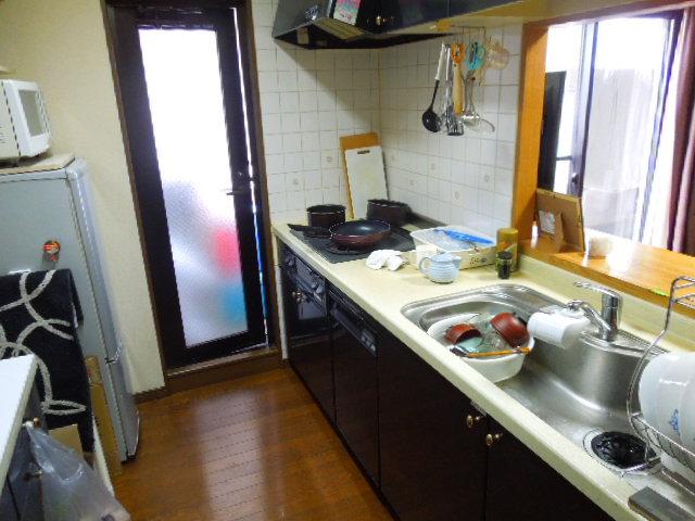 Kitchen. Indoor (11 May 2013) Shooting